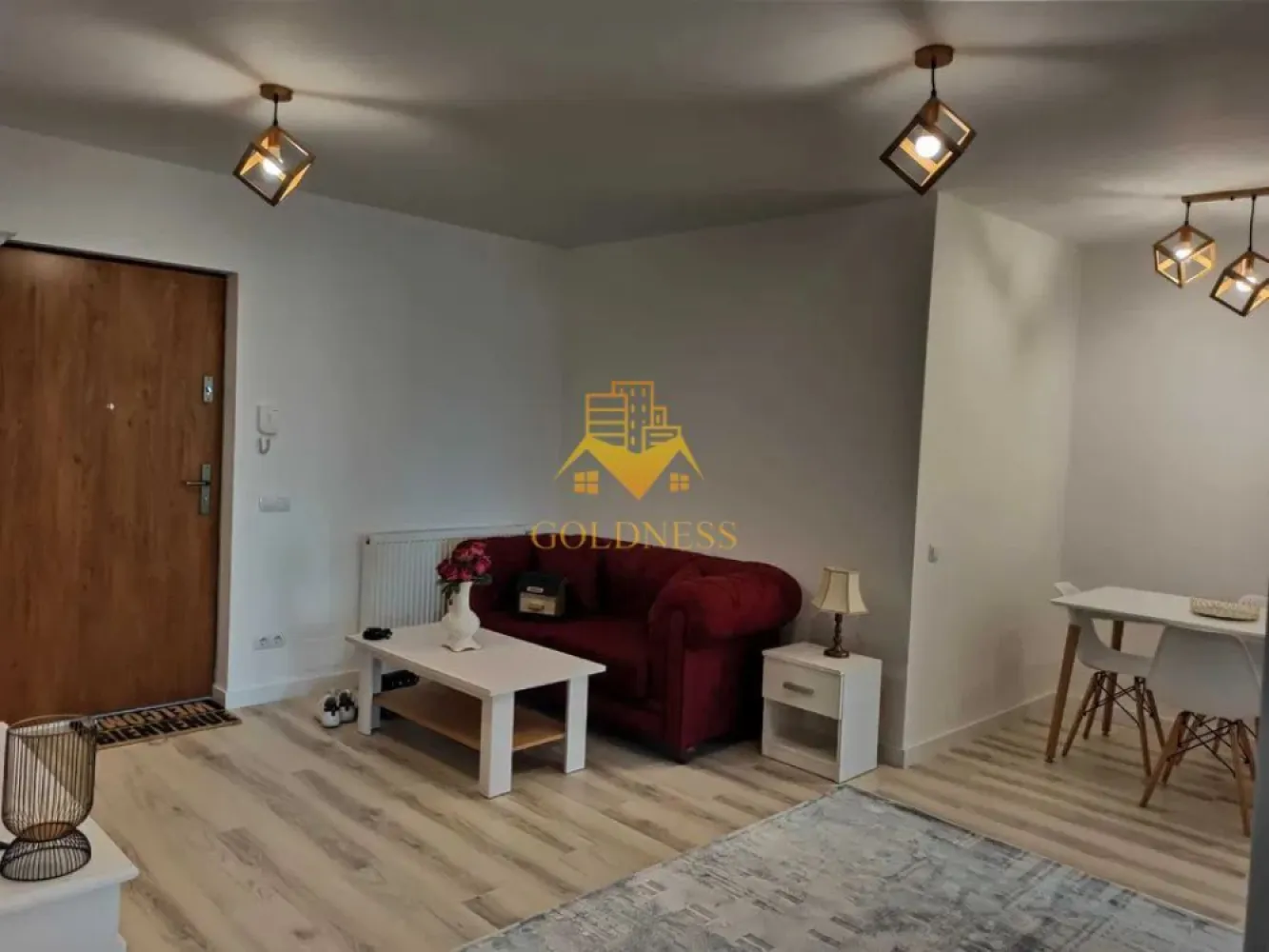 3 Camere Modern, Zorilor, Frunzisului, Lidl, Observatorului, Parcare - GOLDNESS Imobiliare vă propune spre închiriere un apartament cu 3 camere complet mobilat și utilat, la etajul 1 într-un imobil de 15 etaje, în cartierul Zorilor . Apartamentul este compartimentat astfel:

 - dormitor cu pat matrimonial, dressing, noptiere
 - dormitor cu pat single și spații de depozitare
 - living cu canapea, zona de luat masa
 - bucatarie complet echipata si dotata
 - baie cu cabină de duș, calorifer port prosop inox și dulap pentru depozitare.
 - 2 balcoane de 12 mp.

Imobilul este dotat cu toate cele necesare- centrală proprie, mașină de spălat haine, frigider, plită electrică, hotă, TV, etc. 
Se află în apropierea stațiilor de transport în comun, magazine, restaurante, spații verzi, farmacii, etc. 

Deține un loc de parcare subteran !

Dacă sunteți interesați de acest apartament și doriți să îl vizionați, dar și pentru alte oferte sau detalii nu ezitați să ne contactați telefonic sau prin e-mail - goldnessimobiliare@gmail.com. Vă stăm la dispoziție!
Pentru intermediere se percepe un comision de 50% din prețul chiriei!