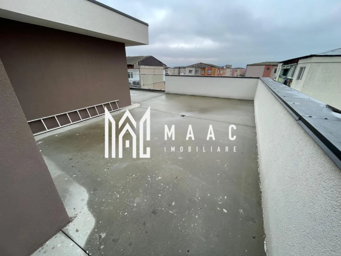 Penthouse 4 Camere Sebes Zona Kogalniceanu - MAAC Imobiliare – Penthouse 4 camere ,sebes zona kogalniceanu predare la cheie Vă prezentăm un apartament tip penthouse deosebit, situat într-o zonă liniștită și selectă din Sebeș, pe strada Mihail Kogălniceanu nr. 58B. Proprietatea face parte dintr-o construcție nouă, realizată cu materiale de top și finisaje de înaltă calitate. Caracteristici principale: Suprafață utilă: 102 mp Terasă generoasă: 70 mp Avans minim:50% Compartimentare: 3 dormitoare Dormitor matrimonial cu baie proprie O a doua baie complet utilată Hol de acces către toate camerele Bucătărie cu living open-space Detalii suplimentare: Finisajele moderne și terasa spectaculoasă creează o atmosferă rafinată și primitoare. Această proprietate reprezintă alegerea perfectă pentru cei care caută un cămin elegant, modern și exclusivist, sau pentru o investiție sigură pe termen lung. Adresă: Sebeș, str. Mihail Kogălniceanu nr. 58B Pentru mai multe detalii specificati telefonic ID:CP2812322 }}