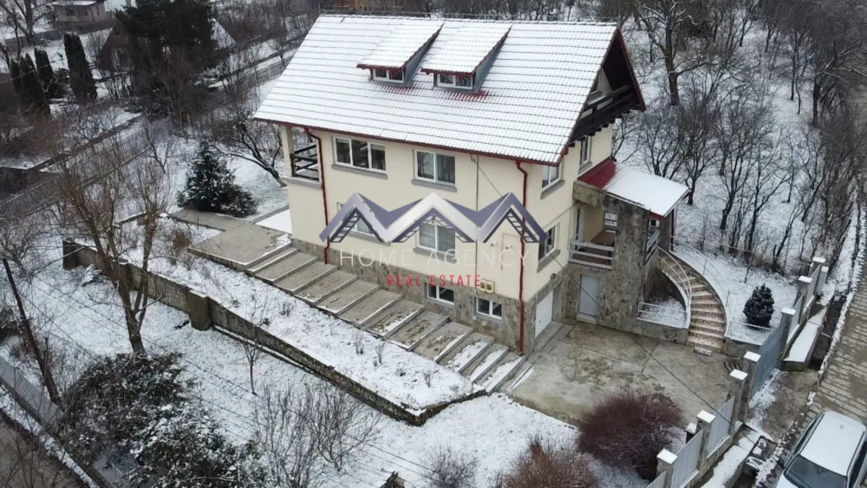 Vilă ultrafinisată cu panoramă superbă, teren 868 mp– Breaza