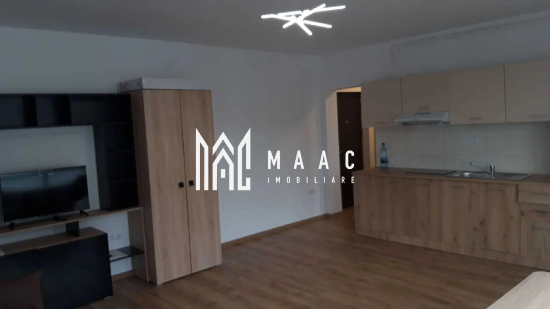 Apartament 1 cameră | Balcon | Parcare | Lacul lui Binder - MAAC Imobiliare vă propune spre închiriere un apartament cu 1 cameră, amplasat la etajul 2 al unui imobil nou din zona Lacul lui Binder, Țiglari. Apartamentul este compus din hol de acces, cameră cu zonă de gătit, acces pe balcon și vedere spre lac. Aferent - loc de parcare. Se percepe o garanție în cuantumul unei chirii lunare. Nu se acceptă animale de companie. Se predă mobilat/utilat. Pentru mai multe detalii, specificați că ați văzut anunțul cu ID: CP3006250. }}