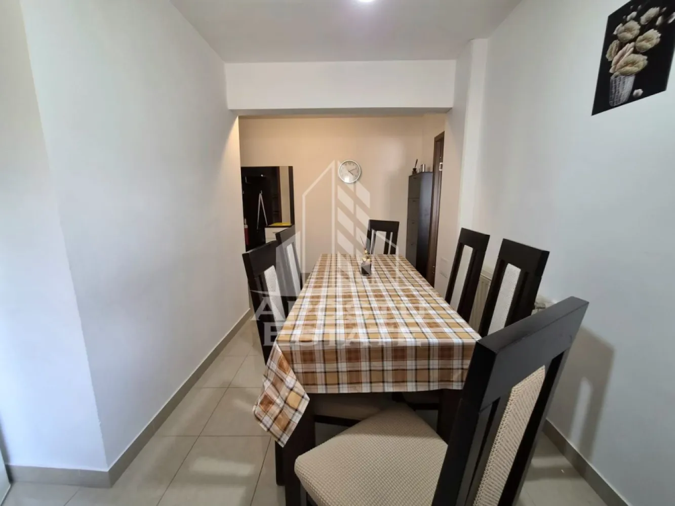 Apartament doua camere,Zona Mioritei - Apostu Estate vă oferă spre închiriere un apartament cu 2 camere, complet mobilat și utilat, amenajat cu finisaje moderne. Locuința este spațioasă, luminoasă și foarte bine compartimentată, fiind ideală pentru un cuplu sau o familie.
Apartamentul este situat într-o zonă liniștită, în apropierea parcurilor, spațiilor verzi, magazinelor și a mijloacelor de transport, oferind confort și acces facil la toate facilitățile necesare. În plus, beneficiază de un loc de parcare, un avantaj important pentru viitorii chiriași.
Pentru mai multe informații și pentru programarea unei vizionări, vă așteptăm să ne contactați!
CP3217898