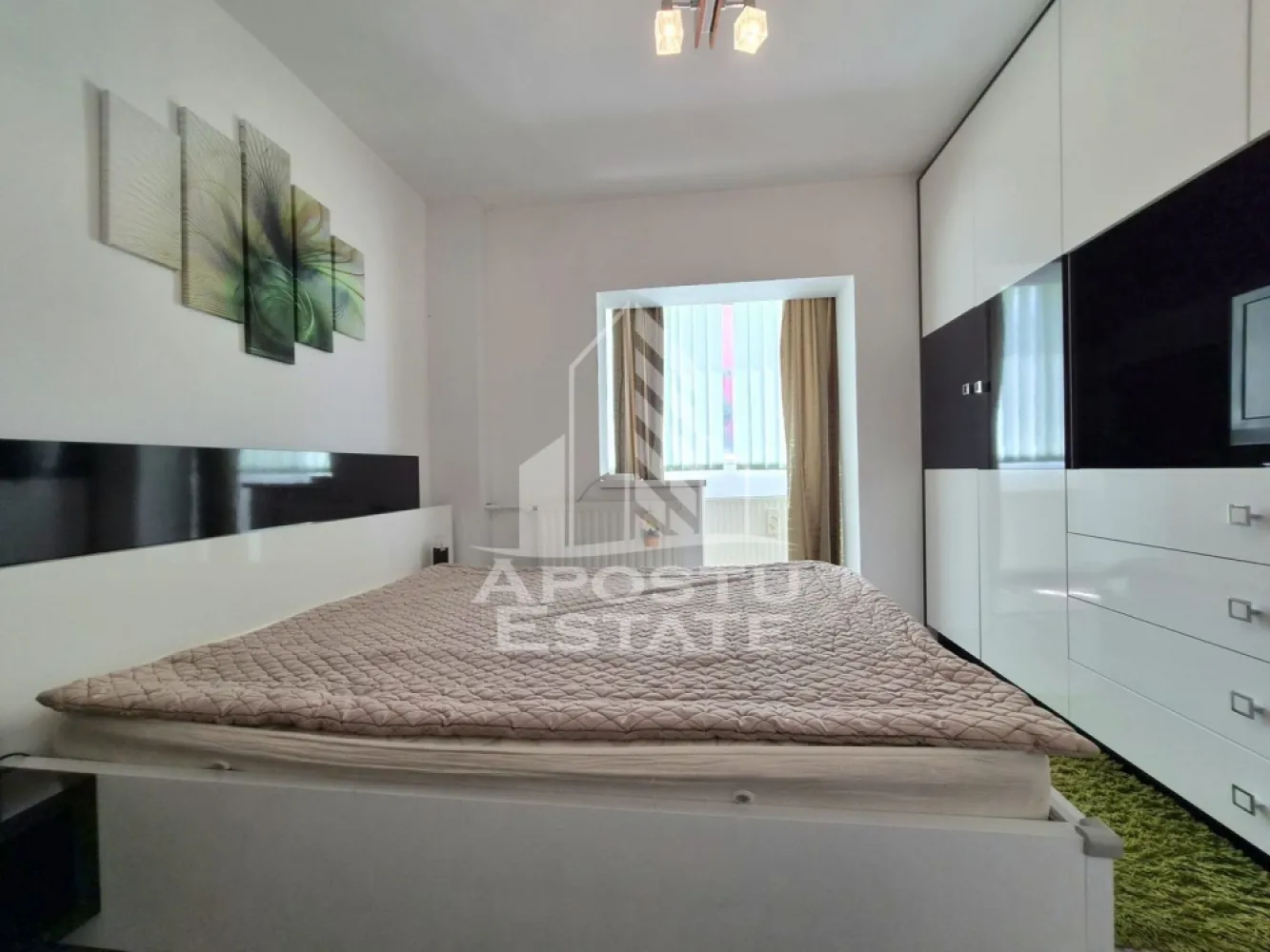 Apartament doua camere,Zona Mioritei - Apostu Estate vă oferă spre închiriere un apartament cu 2 camere, complet mobilat și utilat, amenajat cu finisaje moderne. Locuința este spațioasă, luminoasă și foarte bine compartimentată, fiind ideală pentru un cuplu sau o familie.
Apartamentul este situat într-o zonă liniștită, în apropierea parcurilor, spațiilor verzi, magazinelor și a mijloacelor de transport, oferind confort și acces facil la toate facilitățile necesare. În plus, beneficiază de un loc de parcare, un avantaj important pentru viitorii chiriași.
Pentru mai multe informații și pentru programarea unei vizionări, vă așteptăm să ne contactați!
CP3217898