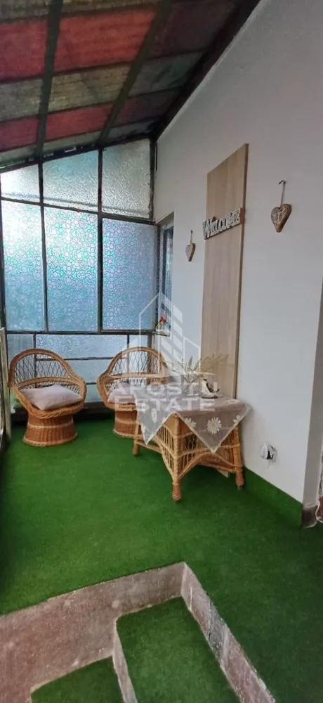 Casa din caramida de vanzare Freidorf Timisoara - APOSTU ESTATE va propune spre vanzare o casa din caramida, cu 497 teren, situata langa Lidl, Freidorf.

Suprafata terenului este de 497 mp, iar casa are urmatoarea compartimentare:

-bucatarie mare ( 16 mpu) cu veranda;
-camara;
-hol;
-camera;
-baie;
-doua dormitoare;
-terasa acoperita;
-diferite anexe gospodaresti.

Locatia este linistita, cu acces rapid la Lidl din Freidorf, diferite unitati de invatamant si mijloace de transport in comun.

Incalzirea se face prin centrala pe gaz.

Va invitam la o vizionare chiar astazi.

CP2877975