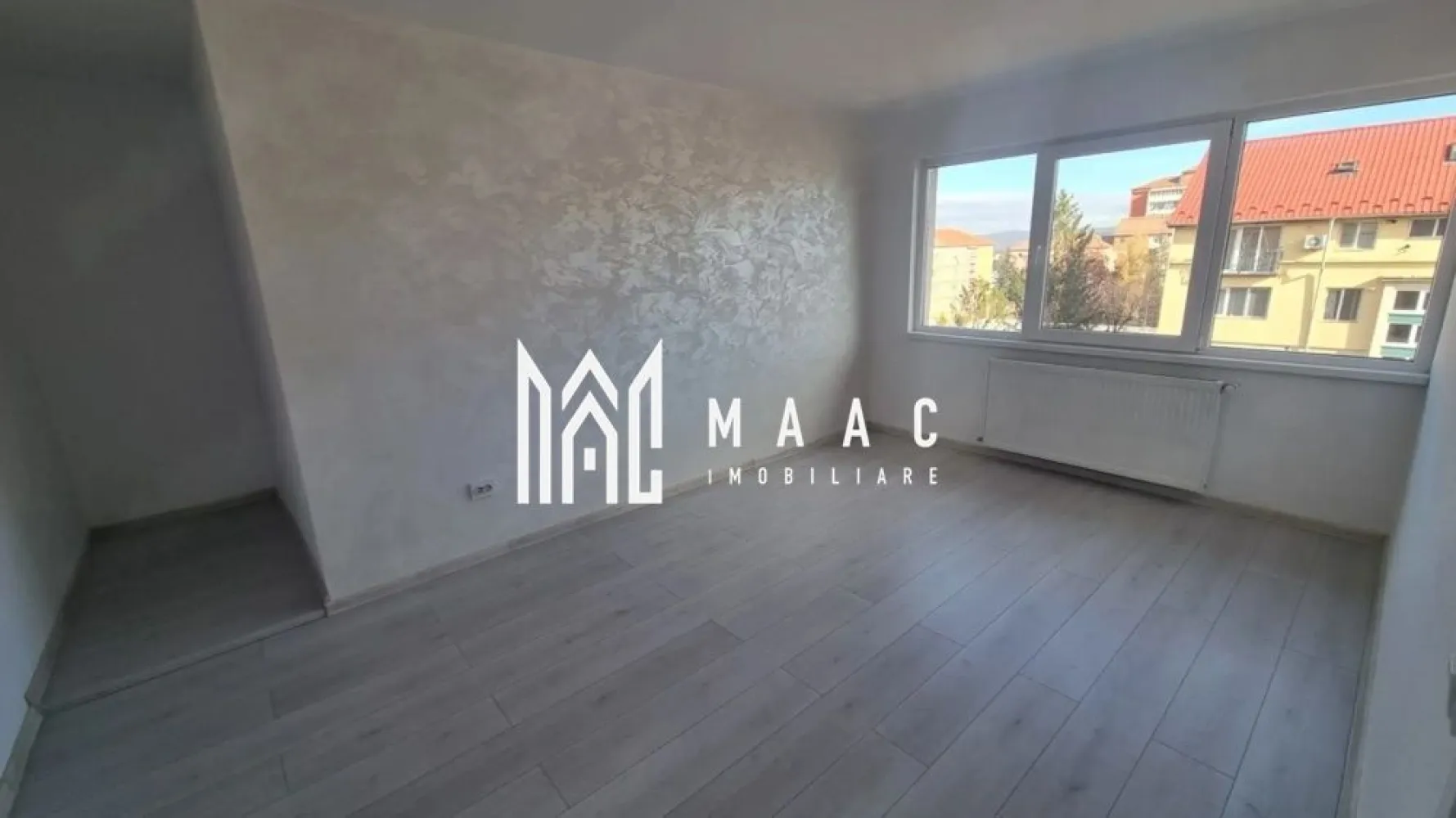 Apartament 4 camere | Balcon | La cheie | 72 MP | Rahova - MAAC Imogbiliare va prezinta un apartament cu 4 camere tip mansardă situat in zona Rahova, Mihai Viteazul. Caracteristici: Suprafața utilă este de 72 mp Suprafața totală este de 75 mp Etaj: 5/5 Compartimentarea include un living open space cu bucătărie si iesire pe balcon, trei dormitoare și două băi complet echipate Baia principală este dotată cu cadă, iar cea secundară cu cabină de duș, ambele având geam de aerisire. Dotări și finisaje: Apartamentul se vinde ca în poze, la cheie Finisaje de calitate Centrală termică proprie și calorifere Amplasament: Acces rapid către mijloace de transport în comun, magazine, școli, farmacii și alte puncte de interes Pentru mai multe detalii precizati telefonic ca ati vazut anuntul cu ID: CP2812148 }}