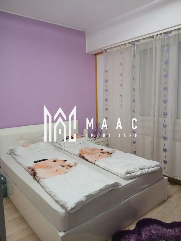 Apartament 2 Camere I Decomandat I Etaj 3 I Mihai Viteazu - Maac Imobiliare vă propune spre vânzare un apartament de 2 camere decomandat, situat la etajul 3/17 al unui imobil din Selimbar, zona Mihai Viteazu - in apropiere de Lidl. Apartamentul este extrem de spațios și include hol de intrare, living generos, dormitor confortabil, bucătărie separată, baie dotata cu cada și un balcon spațios. Aferente: loc de parcare. Imobilul a fost recent renovat și se prezintă în stare excelentă, fiind gata de locuit. Apartamentul este luminos, aerisit și oferă un mediu plăcut și confortabil. Zona beneficiază de acces ușor la mijloacele de transport în comun și se află în apropierea diverselor magazine și restaurante, iar apropierea de Lidl și de centrul orașului adaugă un plus de confort și comoditate. Disponibil imediat! Pentru mai multe informații sau pentru a stabili o vizionare, nu ezitați să ne contactați, specificând ID: CP3008669 }}