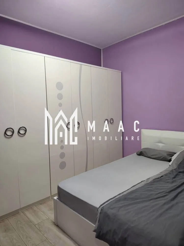 Apartament 2 Camere I Decomandat I Etaj 3 I Mihai Viteazu - Maac Imobiliare vă propune spre vânzare un apartament de 2 camere decomandat, situat la etajul 3/17 al unui imobil din Selimbar, zona Mihai Viteazu - in apropiere de Lidl. Apartamentul este extrem de spațios și include hol de intrare, living generos, dormitor confortabil, bucătărie separată, baie dotata cu cada și un balcon spațios. Aferente: loc de parcare. Imobilul a fost recent renovat și se prezintă în stare excelentă, fiind gata de locuit. Apartamentul este luminos, aerisit și oferă un mediu plăcut și confortabil. Zona beneficiază de acces ușor la mijloacele de transport în comun și se află în apropierea diverselor magazine și restaurante, iar apropierea de Lidl și de centrul orașului adaugă un plus de confort și comoditate. Disponibil imediat! Pentru mai multe informații sau pentru a stabili o vizionare, nu ezitați să ne contactați, specificând ID: CP3008669 }}