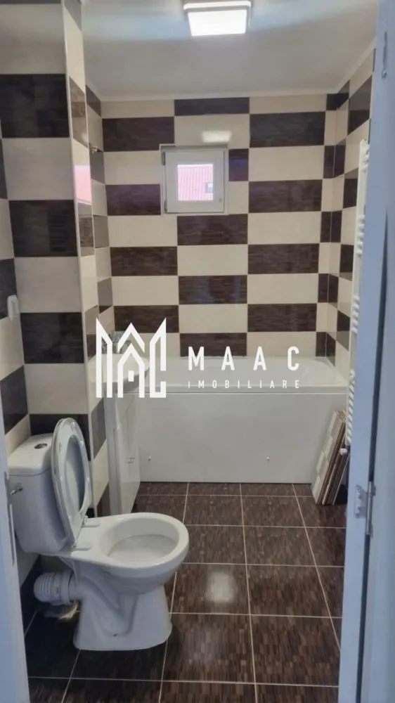 Apartament 4 camere | Balcon | La cheie | 72 MP | Rahova - MAAC Imogbiliare va prezinta un apartament cu 4 camere tip mansardă situat in zona Rahova, Mihai Viteazul. Caracteristici: Suprafața utilă este de 72 mp Suprafața totală este de 75 mp Etaj: 5/5 Compartimentarea include un living open space cu bucătărie si iesire pe balcon, trei dormitoare și două băi complet echipate Baia principală este dotată cu cadă, iar cea secundară cu cabină de duș, ambele având geam de aerisire. Dotări și finisaje: Apartamentul se vinde ca în poze, la cheie Finisaje de calitate Centrală termică proprie și calorifere Amplasament: Acces rapid către mijloace de transport în comun, magazine, școli, farmacii și alte puncte de interes Pentru mai multe detalii precizati telefonic ca ati vazut anuntul cu ID: CP2812148 }}