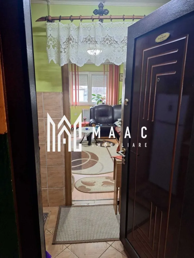 Garsonieră I Ideal investiție | Lazaret - Maac Imobiliare prezintă o garsonieră cochetă, situată într-o zonă liniștită, ideală atât pentru locuit, cât și pentru investiție. Proprietatea dispune de o compartimentare practică și oferă confortul necesar unei persoane sau unui cuplu, fiind totodată o alegere excelentă pentru închiriere imediată. Compartimentare: Cameră luminoasă Bucătărie separată Baie proprie (situată în afara camerei) Detalii principale: Suprafață utilă: aproximativ 19–21 mp Etaj: 4 Bloc curat și bine întreținut Dotări și avantaje: Se vinde mobilată și utilată (conform fotografiilor) Aragaz, frigider, mașină de spălat Geamuri termopan Ușă metalică la intrare Încălzire cu convector pe gaz Luminozitate ridicată Localizare: Imobilul este situat în cartierul Ipaș, o zonă liniștită, cu acces facil către magazine, mijloace de transport și alte puncte de interes. Proprietatea reprezintă o oportunitate foarte bună pentru investiție, având potențial de închiriere imediată, dar și pentru locuință proprie. Pentru mai multe detalii, precizați telefonic că ați văzut anunțul cu ID: CP3007238. }}