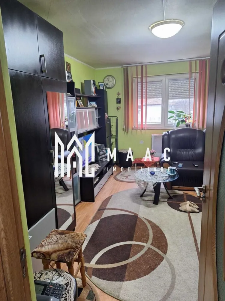 Garsonieră I Ideal investiție | Lazaret - Maac Imobiliare prezintă o garsonieră cochetă, situată într-o zonă liniștită, ideală atât pentru locuit, cât și pentru investiție. Proprietatea dispune de o compartimentare practică și oferă confortul necesar unei persoane sau unui cuplu, fiind totodată o alegere excelentă pentru închiriere imediată. Compartimentare: Cameră luminoasă Bucătărie separată Baie proprie (situată în afara camerei) Detalii principale: Suprafață utilă: aproximativ 19–21 mp Etaj: 4 Bloc curat și bine întreținut Dotări și avantaje: Se vinde mobilată și utilată (conform fotografiilor) Aragaz, frigider, mașină de spălat Geamuri termopan Ușă metalică la intrare Încălzire cu convector pe gaz Luminozitate ridicată Localizare: Imobilul este situat în cartierul Ipaș, o zonă liniștită, cu acces facil către magazine, mijloace de transport și alte puncte de interes. Proprietatea reprezintă o oportunitate foarte bună pentru investiție, având potențial de închiriere imediată, dar și pentru locuință proprie. Pentru mai multe detalii, precizați telefonic că ați văzut anunțul cu ID: CP3007238. }}