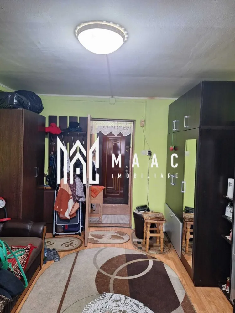 Garsonieră I Ideal investiție | Lazaret - Maac Imobiliare prezintă o garsonieră cochetă, situată într-o zonă liniștită, ideală atât pentru locuit, cât și pentru investiție. Proprietatea dispune de o compartimentare practică și oferă confortul necesar unei persoane sau unui cuplu, fiind totodată o alegere excelentă pentru închiriere imediată. Compartimentare: Cameră luminoasă Bucătărie separată Baie proprie (situată în afara camerei) Detalii principale: Suprafață utilă: aproximativ 19–21 mp Etaj: 4 Bloc curat și bine întreținut Dotări și avantaje: Se vinde mobilată și utilată (conform fotografiilor) Aragaz, frigider, mașină de spălat Geamuri termopan Ușă metalică la intrare Încălzire cu convector pe gaz Luminozitate ridicată Localizare: Imobilul este situat în cartierul Ipaș, o zonă liniștită, cu acces facil către magazine, mijloace de transport și alte puncte de interes. Proprietatea reprezintă o oportunitate foarte bună pentru investiție, având potențial de închiriere imediată, dar și pentru locuință proprie. Pentru mai multe detalii, precizați telefonic că ați văzut anunțul cu ID: CP3007238. }}