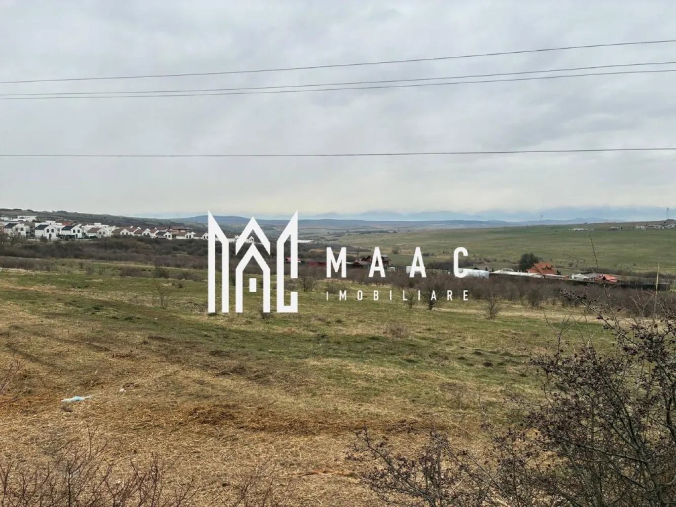 TEREN EXTRAVILAN I 6300 MP I LA SOSEA - MAAC Imobiliare ofera spre vanzare teren extravilan 6300 mp, la sosea, in Dealul Daii Se vinde parcela intreaga. Pentru mai multe detalii sau vizionare anntati telefonic CP3006732 }}