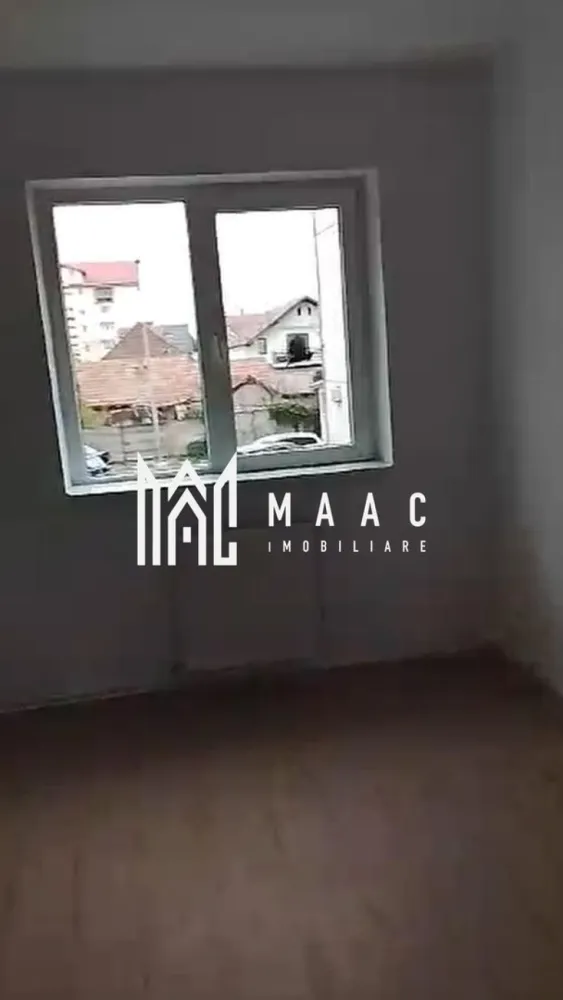 Apartament 3 Camere I Etaj 1 I Renovat I Zona Rahovei - Se oferă spre vânzare un apartament cu 3 camere, situat în cartierul Rahovei, o zonă apreciată pentru accesibilitate și facilități. Detalii principale: compartimentare: semidecomandată etaj: 1 din 4 balcon nemobilat și neutilat disponibil imediat Compartimentare: living 2 dormitoare bucătărie baie cu geam de aerisire hol Avantaje: poziționare foarte bună, aproape de magazine, școli și transport public etaj intermediar – ideal pentru confort posibilitate de amenajare după propriul gust potrivit atât pentru locuință, cât și pentru investiție Luminos și bine compartimentat Mutare imediată Oportunitate bună într-o zonă căutată Pentru informati si vizionari: CP3006585 }}