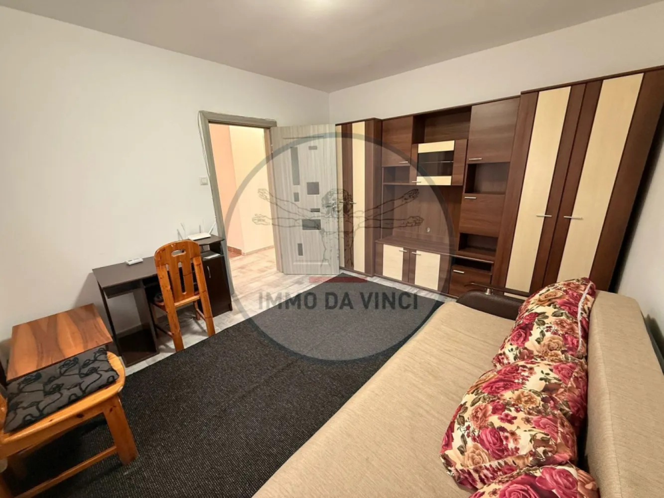 Locație de Top! Apartament 1 Cameră pe Dorobanților 110 – Disponibil - Dau în chirie apartament pe Calea Dorobantilor nr.110.Cu o cameră , spațios și primitor, situat într-una dintre cele mai căutate zone din Cluj-Napoca. Dacă îți dorești o locuință unde să ai totul la îndemână, acesta este locul potrivit! 🏠 DETALII APARTAMENT: ✅ Suprafață generoasă: 40 mp compartimentați inteligent pentru un confort sporit. ✅ Configurație: 1 Cameră de zi luminoasă, 1 Bucătărie separată (ideal pentru gătit), 1 Baie modernă. ✅ Etaj: Parter – acces extrem de facil, fără grija liftului sau a scărilor. ✅ Stare: Complet Mobilat și Utilat – interiorul este pregătit cu tot strictul necesar, trebuie doar să îți aduci lucrurile personale! 📍 LOCAȚIE STRATEGICĂ & FACILITĂȚI: 🛒 Cumpărături: Ai un supermarket la doar 2 minute de mers pe jos (ideal pentru aprovizionare rapidă). 🚌 Mobilitate: Stația de autobuz la 5 minute distanță, cu conexiuni rapide către orice parte a orașului. 🎓 Puncte de interes: Poziționare excelentă pentru studenți sau profesioniști – ajungi la FSEGA sau Iulius Mall în maximum 10 minute. 💰 CONDIȚII FINANCIARE:• Preț chirie: 400 Euro / lună.• Disponibilitate: Imediată! 📞 CONTACT DIRECT:Pentru mai multe detalii sau pentru a stabili o vizionare, mă poți contacta la numărul:0772 261 874 ✨ Locația de top și spațiul generos fac ca acest apartament să fie o ocazie rară. Te aștept la vizionare! }}