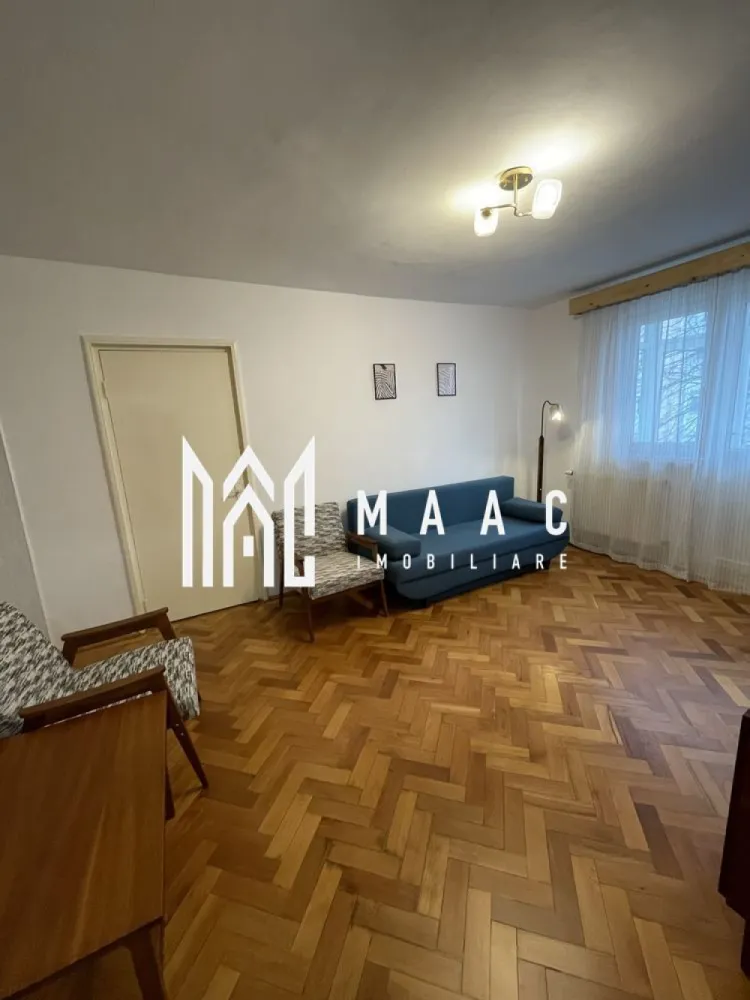 Apartament 2 camere | 55 MPU | Etaj intermediar | Hipodrom 2 - MAAC Imobiliare vă propune spre închiriere un apartament recent renovat, cu 2 camere, situat la etajul 2 din 4 al unui imobil, în zona Hipodrom 2. Apartamentul semidecomandat este compus din hol de intrare, bucătărie închisă, sufragerie cu acces pe balconul închis, hol de acces, dormitor matrimonial și baie cu cadă. Se percepe o garanție în cuantumul unei chirii lunare. Nu se acceptă animale de companie. Se predă mobilat și utilat. Disponibilitate: imediată. Pentru mai multe detalii, specificați telefonic că ați văzut anunțul cu ID: CP3008977. }}