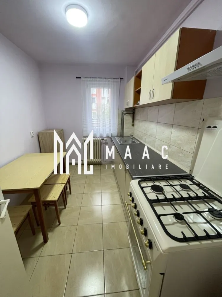 Apartament 2 camere | 55 MPU | Etaj intermediar | Hipodrom 2 - MAAC Imobiliare vă propune spre închiriere un apartament recent renovat, cu 2 camere, situat la etajul 2 din 4 al unui imobil, în zona Hipodrom 2. Apartamentul semidecomandat este compus din hol de intrare, bucătărie închisă, sufragerie cu acces pe balconul închis, hol de acces, dormitor matrimonial și baie cu cadă. Se percepe o garanție în cuantumul unei chirii lunare. Nu se acceptă animale de companie. Se predă mobilat și utilat. Disponibilitate: imediată. Pentru mai multe detalii, specificați telefonic că ați văzut anunțul cu ID: CP3008977. }}