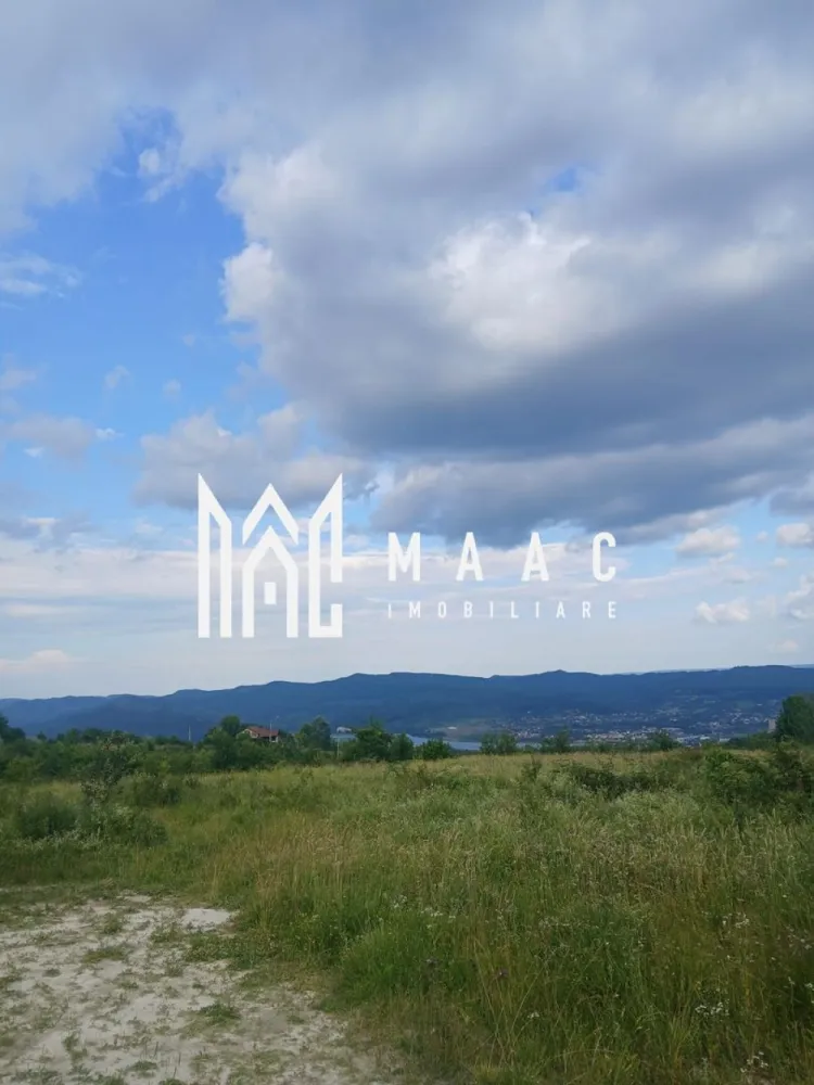 Teren extravilan 500 mp | Cetățuia, Râmnicu Vâlcea | panoramă - Teren extravilan de 500 mp în zona Cetățuia - Dealu Mare, Râmnicu Vâlcea, potrivit pentru construirea unei locuințe într-un cadru liniștit, cu vedere deschisă asupra orașului.

Detalii proprietate:
• Suprafață teren: 500 mp
• Tip teren: construcții
• Clasificare: extravilan
• Deschidere la drum de servitute
• Vedere panoramică asupra orașului și împrejurimilor
• Parcelă amplasată într-un cadru aerisit, cu intimitate și acces facil

Zonă și poziționare:
Cetățuia - Dealu Mare este o zonă apreciată pentru liniște, aer curat și priveliștile spectaculoase. În vecinătate se regăsesc locuințe noi, iar amplasarea oferă acces facil către oraș și către principalele puncte de interes, într-o zonă aflată în continuă dezvoltare.

Pentru detalii suplimentare și programarea unei vizionări, contactați echipa MAAC Imobiliare. Cod anunț CP3206764.

Conținut optimizat cu AI, aprobat de agent uman.