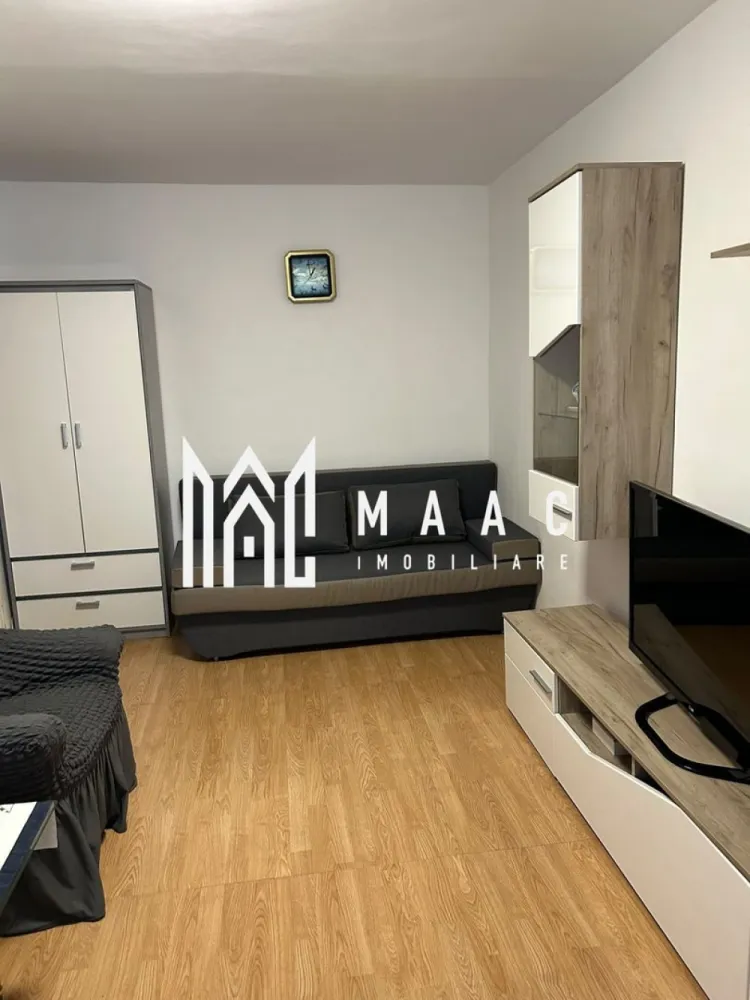 Apartamente de închiriat Sibiu | Terezian | 2 camere, 2 balcoane - Apartamente de închiriat Sibiu: locuința aceasta cu 2 camere din Terezian oferă 50 mp utili, două balcoane și bucătărie închisă, fiind o opțiune practică pentru locuire pe termen lung.

Detalii proprietate:
• Suprafață utilă: 50 mp
• Suprafață construită: 64 mp
• 2 camere, 1 dormitor, 1 baie, 1 bucătărie
• Două balcoane
• Stare interioară: bună
• An construcție: 1980
• Bucătărie închisă, complet mobilată și utilată
• Compartimentarea din descriere include living, dormitor, baie, hol și două balcoane

Zona Terezian oferă acces rapid către centrul orașului și către zonele comerciale importante. În apropiere se regăsesc școli, grădinițe, magazine, supermarketuri, farmacii și stații pentru transportul în comun, utile pentru un stil de viață comod în Sibiu.

Pentru detalii suplimentare și programarea unei vizionări, contactați echipa MAAC Imobiliare și menționați Cod anunț CP3214154.

Conținut optimizat cu AI, aprobat de agent uman.