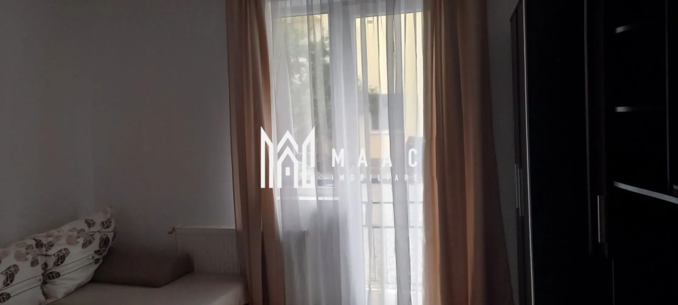 Garsonieră de închiriat Sibiu | Turnișor | 36 mp, balcon - Garsonieră de închiriat în Sibiu, zona Turnișor, cu 36 mp utili, compartimentare decomandată, balcon și mobilare completă, disponibilă pentru mutare imediată.

Detalii proprietate:
• Suprafață utilă: 36 mp (suprafață construită 43 mp)
• Compartimentare: cameră, bucătărie, baie și balcon
• Apartament decomandat, cu 1 baie și 1 bucătărie
• Stare interioară bună, într-un imobil finalizat în anul 2000
• Se închiriază complet mobilată și utilată
• Bucătărie complet mobilată și utilată, inclusiv mașină de spălat rufe
• Balcon inclus și locuință pregătită pentru mutare imediată

Locuința este amplasată în cartierul Alma - Turnișor, într-o zonă liniștită și bine conectată, cu acces facil către magazine, mijloace de transport și alte facilități urbane. Poziționarea oferă legături rapide către principalele puncte de interes din Sibiu și un plus de confort pentru viața de zi cu zi.

Cod anunț CP3217751. Contactați echipa MAAC Imobiliare pentru o vizionare și pentru mai multe detalii despre această garsonieră disponibilă spre închiriere.

Conținut optimizat cu AI, aprobat de agent uman.