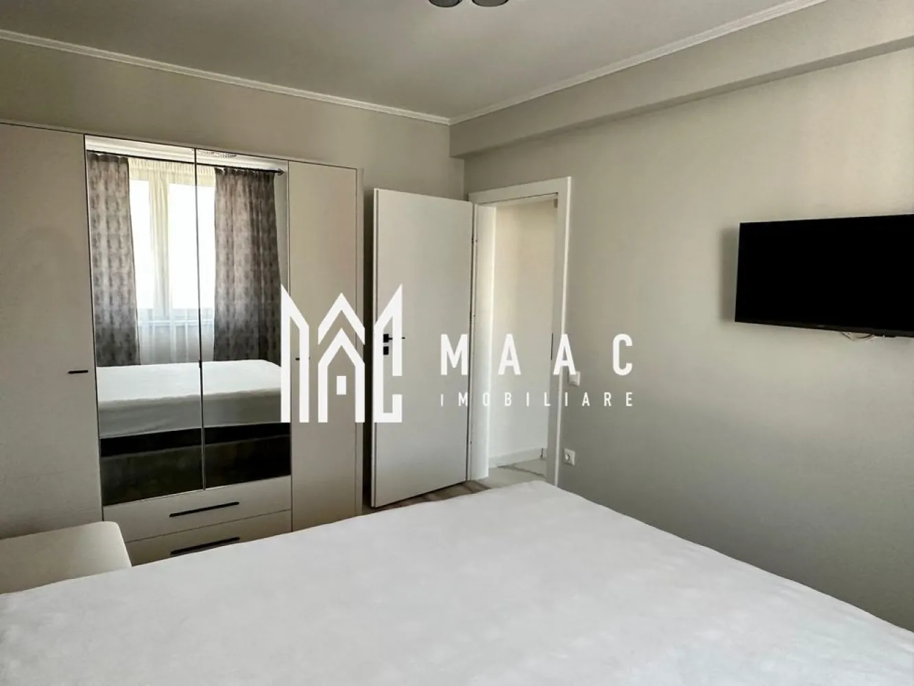 Apartament 2 camere nou | Etaj 2 | Balcon | Parcare | Stanca - MAAC Imobiliare ofera spre închiriere apartament nou, la prima închiriere, situat pe strada Doamna Stanca. Apartamentul are o suprafață de 50 mp și dispune de balcon. Este complet mobilat și utilat, pregătit pentru mutare imediată. Se află într-un complex rezidențial nou, cu loc de parcare inclus. Situat la etajul 2 din 4, apartamentul este modern amenajat, realizat cu materiale de calitate atât la finisaje, cât și la construcția blocului. Beneficiază de încălzire în pardoseală și, fiind poziționat pe mijloc, oferă un confort termic și fonic foarte bun. Imobilul este foarte bine poziționat, cu magazine în imediata apropiere. Nu se acceptă animale de companie. Rugam seriozitate, doar persoane cu adevărat interesate. Pentru mai multe detalii specificati telefonic: CP3006661 }}