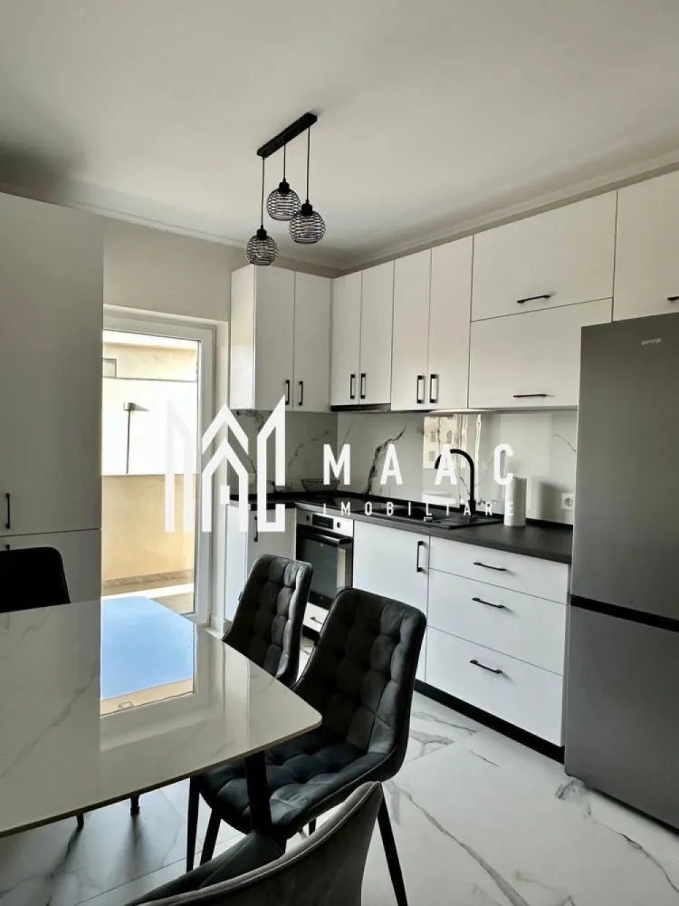 Apartament 2 camere nou | Etaj 2 | Balcon | Parcare | Stanca - MAAC Imobiliare ofera spre închiriere apartament nou, la prima închiriere, situat pe strada Doamna Stanca. Apartamentul are o suprafață de 50 mp și dispune de balcon. Este complet mobilat și utilat, pregătit pentru mutare imediată. Se află într-un complex rezidențial nou, cu loc de parcare inclus. Situat la etajul 2 din 4, apartamentul este modern amenajat, realizat cu materiale de calitate atât la finisaje, cât și la construcția blocului. Beneficiază de încălzire în pardoseală și, fiind poziționat pe mijloc, oferă un confort termic și fonic foarte bun. Imobilul este foarte bine poziționat, cu magazine în imediata apropiere. Nu se acceptă animale de companie. Rugam seriozitate, doar persoane cu adevărat interesate. Pentru mai multe detalii specificati telefonic: CP3006661 }}