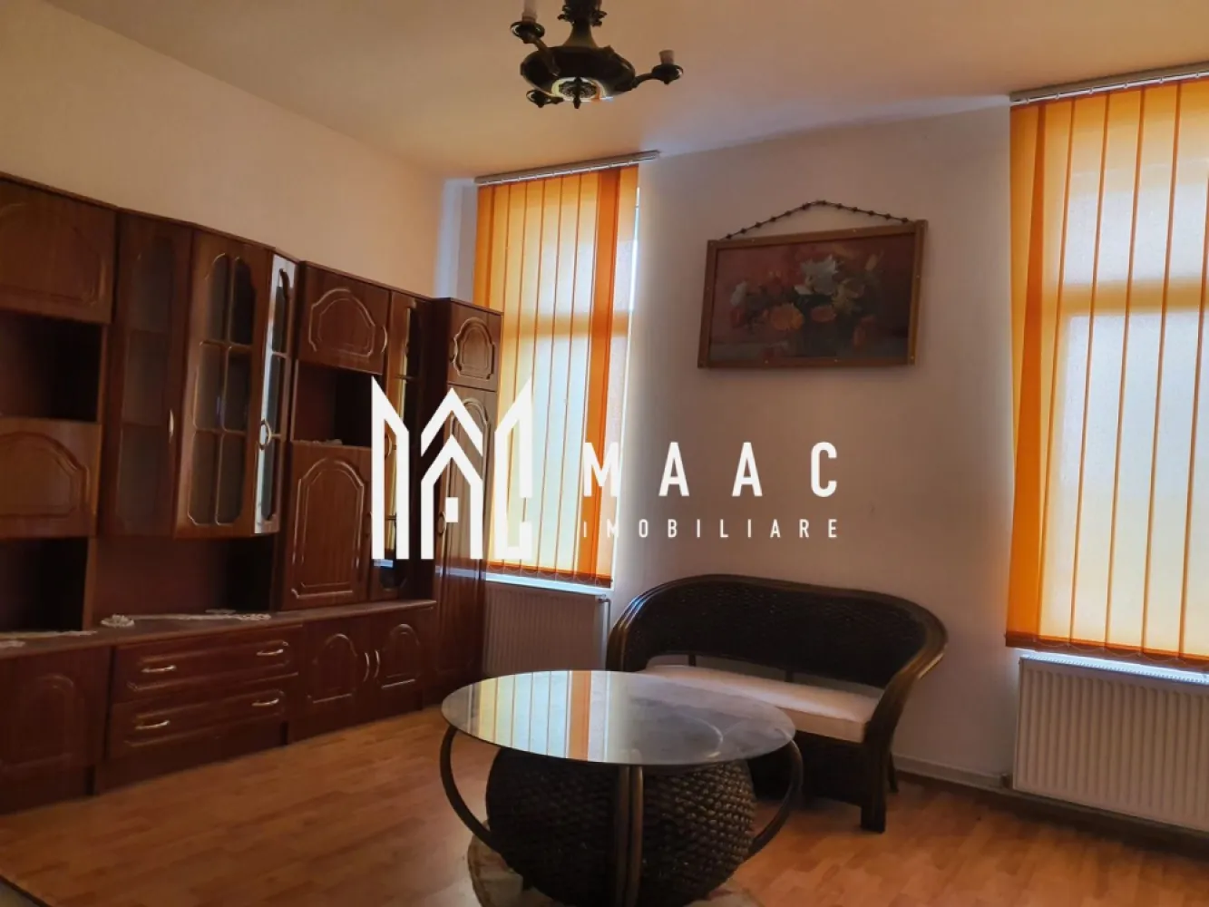 Apartament 4 camere | 95 mp utili | Grădină proprie | Parcare privată | Șelimbăr - MAAC Imobiliare vă propune spre vânzare un apartament spațios cu 4 camere, situat în Șelimbăr, proprietate privata cu doar două blocuri, acces securizat cu barieră, ideal pentru familiile care își doresc liniște și intimitate. Detalii proprietate Suprafață utilă: 95 mp Etaj: 2 Un singur apartament pe nivel Compartimentare: decomandată Living generos cu bucătărie open space 3 dormitoare foarte spațioase Hol + debara 2 băi 2 balcoane (unul închis cu termopan) 2 locuri de parcare Avantaje Zonă foarte liniștită Intimitate sporită (un singur apartament pe nivel) Acces privat securizat cu barieră Două locuri de parcare Ideal pentru familii GRADINA PROPRIE APROX 60 MP - ACTE CONFORME Apartamentul se vinde mobilat și se află într-o stare foarte bună. Necesită un update estetic minor, în funcție de preferințele noului proprietar. 📞 Contactează-ne pentru mai multe detalii sau pentru a programa o vizionare! }}