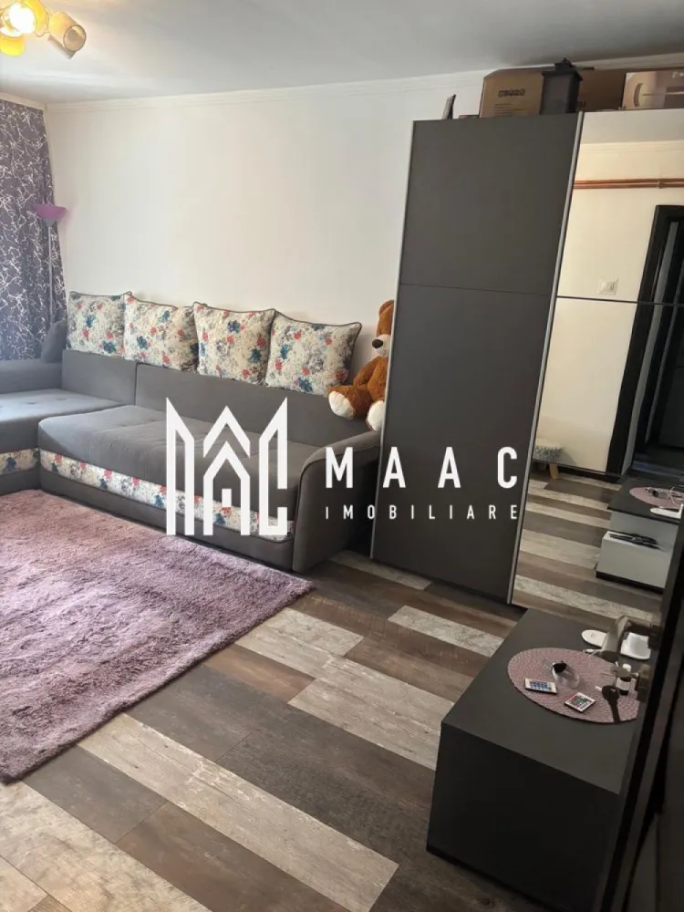 MAAC Imobiliare propune spre vânzare un apartament cu 2 camere, mobilat și utila - MAAC Imobiliare propune spre vânzare un apartament cu 2 camere, mobilat și utilat modern, situat în zona Pieței Ostroveni, la etajul 3. Apartamentul este semidecomandat și oferă un spațiu confortabil, ideal pentru locuit sau investiție. Locuința beneficiază de finisaje de calitate: gresie și faianță parchet ferestre termopan Baia dispune de aerisire naturală prin geam, un avantaj important pentru confort. În plus, apartamentul este dotat cu gigacalorimetru și termostat ambiental, asigurând un control eficient al consumului de energie. Proprietatea se vinde complet mobilată și utilată, fiind pregătită pentru mutare imediată. Pentru mai multe informații sau pentru programarea unei vizionări, echipa MAAC Imobiliare vă stă la dispoziție!