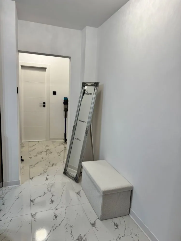 BRASADAS vinde ap 2 cam etajul 2 in Micro 17.