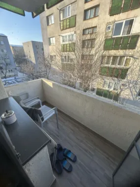 BRASADAS vinde ap 2 cam etajul 2 in Micro 17.