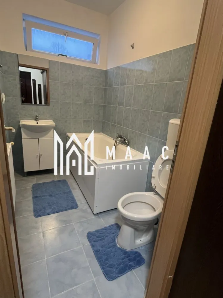 Garsonieră | 26 mp | Mobilată și utilată | Parter | Turnișor-Ogorului - Maac Imobiliare prezintă spre închiriere o garsonieră situată în cartierul Turnișor, pe strada Ogorului, într-un imobil nou, cu acces facil către stații de autobuz și multiple puncte de interes. Locuința are o suprafață de 26 mp și este compartimentată eficient, fiind compusă din cameră cu canapea extensibilă, dulap și comodă, bucătărie complet mobilată și utilată (frigider, aragaz, hotă, centrală termică), baie cu cadă și geam de aerisire, precum și hol cu spații de depozitare și cuier. Garsoniera este amplasată la parter și a fost recent renovată, oferind un spațiu curat, modern și primitor, ideal pentru o persoană sau un cuplu. Dotări și beneficii: Mobilier nou în cameră Canapea nouă, confortabilă Mașină de spălat nouă Compartimentare practică Preț închiriere: 300 euro/lună Nu se acceptă animale de companie. Se percepe o garanție echivalentă unei chirii. Pentru mai multe detalii, precizați codul de proprietate: CP3010156. }}