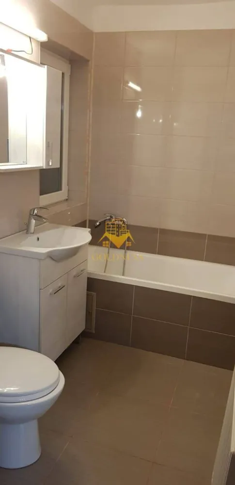 1 camera, Gheorgheni, Constantin Brancusi, Zona Alverna - GOLDNESS Imobiliare vă propune spre închiriere un apartament cu 1 camera complet mobilat și utilat, la etajul 2 într-un imobil de 4 etaje, în Cartierul Gheorgheni.
Posibilitate de parcare in zona la liber.
Se află în apropierea stațiilor de transport în comun, magazine, restaurante, spații verzi, farmacii, etc. 

Apartamentul este compartimentat astfel:
 - dormitor cu pat matrimonial, dressing, noptiere
 - mini-living cu bucatarie open space complet utilată și mobilată, canapea extensibilă, loc de servit masa 
 - baie cu cada, calorifer port prosop și dulap pentru depozitare.

Imobilul este dotat cu toate cele necesare- centrală proprie, frigider, aragaz, hotă, mașină de spălat haine, etc. 

Dacă sunteți interesați de acest apartament și doriți să îl vizionați, dar și pentru alte oferte nu ezitați să ne contactați telefonic sau prin e-mail. Vă stăm la dispoziție!

Pentru intermediere se percepe un comision de 50% din prețul chiriei!