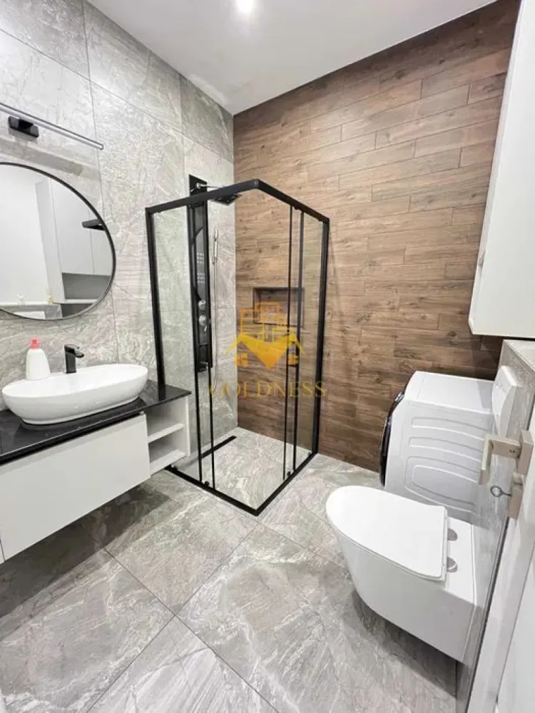 2 camere, Parcare subterana, Marasti, Fabricii, Campina, Clujana - GOLDNESS Imobiliare vă propune spre închiriere un apartament cu 2 camere open-space, complet mobilat și utilat, la etajul 1 într-un imobil de 6 etaje, în Cartierul Marasti, Zona Fabricii. Dispune de 2 locuri de parcare subterane! In apartament la zona de living s-a mai adaugat o canapea extensibila! Se află în apropierea stațiilor de transport în comun, magazine, restaurante, spații verzi, farmacii, etc. Apartamentul este compartimentat astfel: - dormitor cu pat matrimonial, dressing, noptiere - living cu bucatarie open space complet utilată și mobilată, canapea extensibilă, loc de servit masa - baie cu dus, dulap pentru depozitare, masina de spalat haine, wc, chiuveta Imobilul este dotat cu toate cele necesare- centrală proprie, frigider, aragaz, hotă, mașină de spălat haine, etc. Dacă sunteți interesați de acest apartament și doriți să îl vizionați, dar și pentru alte oferte nu ezitați să ne contactați telefonic sau prin e-mail. Vă stăm la dispoziție! Pentru intermediere se percepe un comision de 50% din prețul chiriei! }}