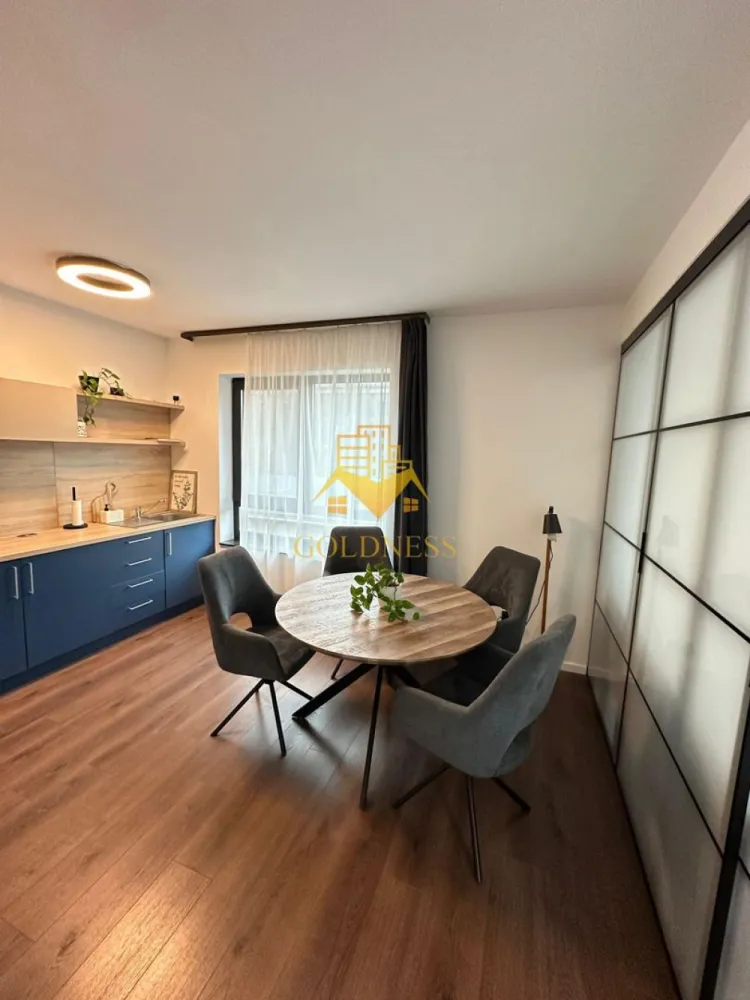2 camere semidecomandate, Liberty Residential, Parcare, Iris - GOLDNESS Imobiliare vă propune spre închiriere un apartament cu 2 camere complet mobilat și utilat, la etajul 1 într-un imobil de 8 etaje, în Cartierul Iris. Dispune de loc de parcare subterana! Se află în apropierea stațiilor de transport în comun, magazine, restaurante, spații verzi, farmacii, etc. Apartamentul este compartimentat astfel: - dormitor cu pat matrimonial, noptiere - living cu canapea extensibila, comoda - bucatarie complet utilată și mobilată, loc de servit masa - baie cu cabina de dus, calorifer port prosop și dulap pentru depozitare. - balcon de 5 mp. Imobilul este dotat cu toate cele necesare- centrală proprie, frigider, aragaz, hotă, mașină de spălat haine, etc. Dacă sunteți interesați de acest apartament și doriți să îl vizionați, dar și pentru alte oferte nu ezitați să ne contactați telefonic sau prin e-mail. Vă stăm la dispoziție! Pentru intermediere se percepe un comision de 50% din prețul chiriei! }}
