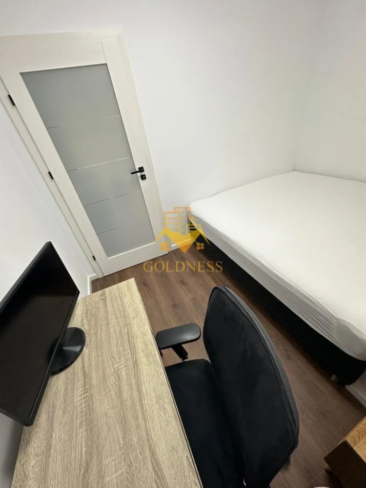 2 camere semidecomandate, Liberty Residential, Parcare, Iris - GOLDNESS Imobiliare vă propune spre închiriere un apartament cu 2 camere complet mobilat și utilat, la etajul 1 într-un imobil de 8 etaje, în Cartierul Iris. Dispune de loc de parcare subterana! Se află în apropierea stațiilor de transport în comun, magazine, restaurante, spații verzi, farmacii, etc. Apartamentul este compartimentat astfel: - dormitor cu pat matrimonial, noptiere - living cu canapea extensibila, comoda - bucatarie complet utilată și mobilată, loc de servit masa - baie cu cabina de dus, calorifer port prosop și dulap pentru depozitare. - balcon de 5 mp. Imobilul este dotat cu toate cele necesare- centrală proprie, frigider, aragaz, hotă, mașină de spălat haine, etc. Dacă sunteți interesați de acest apartament și doriți să îl vizionați, dar și pentru alte oferte nu ezitați să ne contactați telefonic sau prin e-mail. Vă stăm la dispoziție! Pentru intermediere se percepe un comision de 50% din prețul chiriei! }}