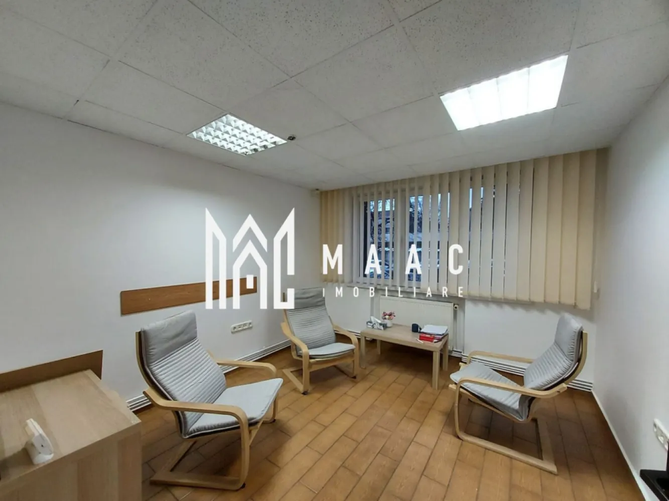 Spatiu de birouri | Parter | Ultracentral - MAAC Imobiliare vă propune spre închiriere un apartament cu 3 camere, situat la parterul unui imobil aflat în zona Bulevardului Vasile Milea din Sibiu, amenajat și utilizat în prezent ca spațiu de birouri, ideal pentru activități comerciale, sediu firmă sau cabinet profesional. Proprietatea este adaptată pentru utilizare profesională, beneficiind de multiple îmbunătățiri tehnice și funcționale care asigură siguranță, confort și eficiență în desfășurarea activităților de birou. Detalii proprietate: - Compartimentare: 3 camere. - Amplasare: parter – acces facil pentru clienți și colaboratori. - Utilizare actuală: spațiu de birouri. - Zonă: Bulevardul Vasile Milea, cu vizibilitate și acces rapid. Dotări și îmbunătățiri: - Instalații electrice, sanitare și de gaz complet schimbate. - Uși REHAU. - Sistem de alarmă. - Geamuri securizate. - Tavane false, cu finisaj modern. - Canalizare separată de restul blocului. - Prize cu rețea de telefonie și date, pregătite pentru activitate office. Avantaje: - Spațiul este deja adaptat pentru birouri, fără investiții majore suplimentare. - Acces facil la mijloace de transport și puncte de interes. - Zonă bine cotată pentru activități comerciale. - Ideal pentru sediu pentru firmă, cabinet sau investiție. Pentru mai multe detalii, vă rugăm să ne contactați menționând CP3010930. }}