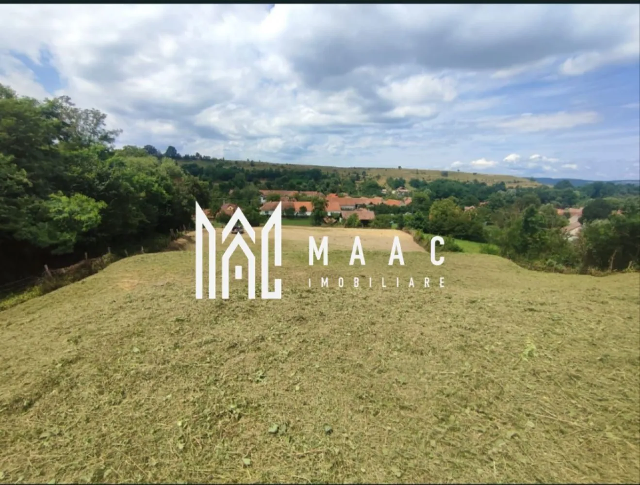 Teren intravilan | 3860 mp în Sărata | ideal pensiune sau resort - MAAC Imobiliare vă propune spre vânzare un teren deosebit, cu un potențial excelent de investiție, situat în localitatea Sărata, comuna Porumbacu de Jos. Proprietatea are o suprafață generoasă de 3860 mp, fiind încadrată în intravilan, ceea ce oferă multiple posibilități de dezvoltare imediată. Terenul beneficiază de două terase amenajate (săpate în relief), ideale pentru proiecte arhitecturale moderne, cu priveliști deschise și integrare naturală în peisaj. Un avantaj important îl reprezintă utilitățile disponibile: apa și canalizarea se află pe teren, iar curentul electric este în imediata apropiere, cu posibilitate de racordare rapidă, facilitând demararea construcției fără întârzieri. Menționăm că terenul nu dispune de gaz, iar în zonă nu există rețea de gaze. Zona este liniștită, cu aer curat și cadru natural plăcut, fiind potrivită pentru: dezvoltarea unui resort boutique construcția unei pensiuni turistice realizarea unui complex de case de vacanță sau edificarea unei proprietăți private Accesul este facil, iar amplasarea oferă un echilibru ideal între intimitate și accesibilitate, într-o zonă în continuă dezvoltare, tot mai căutată pentru investiții turistice. Puncte forte: suprafață: 3860 mp teren intravilan terasare realizată utilități: apă și canalizare pe teren curent electric în apropiere, racordare facilă potențial ridicat de dezvoltare zonă liniștită, cu peisaj natural Această proprietate reprezintă o oportunitate excelentă pentru cei care își doresc o investiție sigură sau dezvoltarea unui proiect într-un cadru natural deosebit. Pentru mai multe detalii specificati ca ati vazut anuntul cu ID: CP3010103 }}