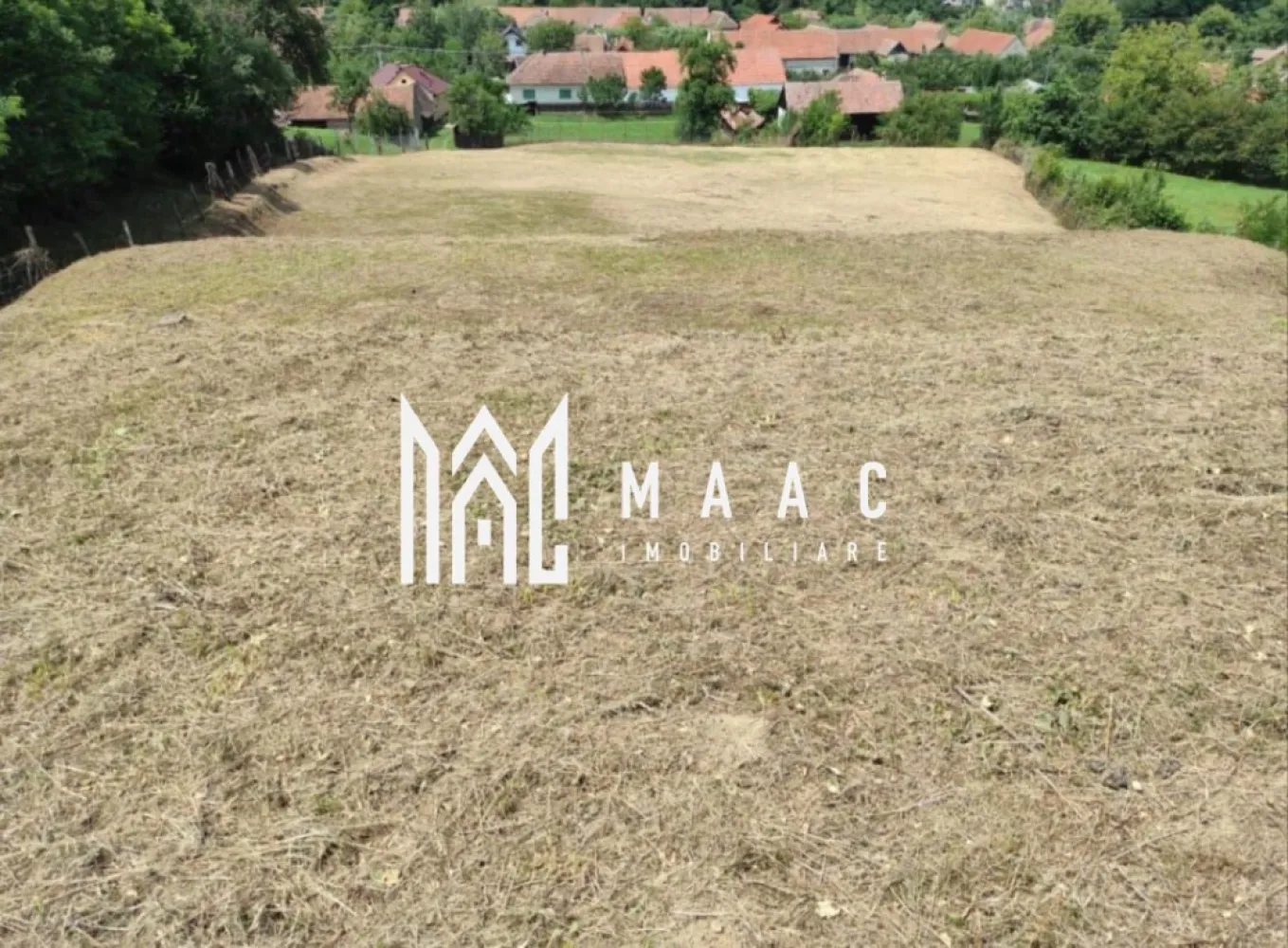 Teren intravilan | 3860 mp în Sărata | ideal pensiune sau resort - MAAC Imobiliare vă propune spre vânzare un teren deosebit, cu un potențial excelent de investiție, situat în localitatea Sărata, comuna Porumbacu de Jos. Proprietatea are o suprafață generoasă de 3860 mp, fiind încadrată în intravilan, ceea ce oferă multiple posibilități de dezvoltare imediată. Terenul beneficiază de două terase amenajate (săpate în relief), ideale pentru proiecte arhitecturale moderne, cu priveliști deschise și integrare naturală în peisaj. Un avantaj important îl reprezintă utilitățile disponibile: apa și canalizarea se află pe teren, iar curentul electric este în imediata apropiere, cu posibilitate de racordare rapidă, facilitând demararea construcției fără întârzieri. Menționăm că terenul nu dispune de gaz, iar în zonă nu există rețea de gaze. Zona este liniștită, cu aer curat și cadru natural plăcut, fiind potrivită pentru: dezvoltarea unui resort boutique construcția unei pensiuni turistice realizarea unui complex de case de vacanță sau edificarea unei proprietăți private Accesul este facil, iar amplasarea oferă un echilibru ideal între intimitate și accesibilitate, într-o zonă în continuă dezvoltare, tot mai căutată pentru investiții turistice. Puncte forte: suprafață: 3860 mp teren intravilan terasare realizată utilități: apă și canalizare pe teren curent electric în apropiere, racordare facilă potențial ridicat de dezvoltare zonă liniștită, cu peisaj natural Această proprietate reprezintă o oportunitate excelentă pentru cei care își doresc o investiție sigură sau dezvoltarea unui proiect într-un cadru natural deosebit. Pentru mai multe detalii specificati ca ati vazut anuntul cu ID: CP3010103 }}