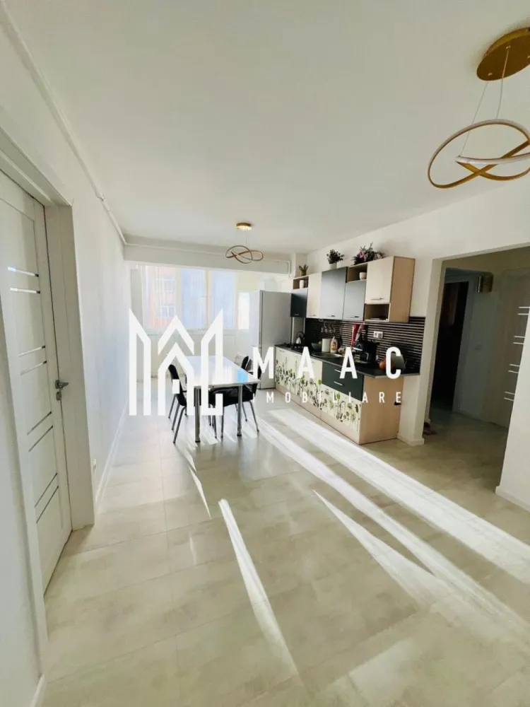 Apartament 3 camere | Lift | 70MPU | Vasile Aron - MAAC Imobiliare vă propune spre închiriere / vânzare un apartament decomandat cu 3 camere, situat la etajul 5 al unui imobil dotat cu lift, ideal pentru cei care își doresc un spațiu bine compartimentat, luminos și ușor de personalizat după propriul stil. Locuința are o suprafață utilă de 70 mp și se află într-un bloc construit în perioada 1990–2000, beneficiind de o compartimentare practică și de un interior modern. Compartimentare: Living generos Doua dormitoare nemobilate Bucătărie mobilată și utilată Baie Debară Avantaje: Decomandat 3 camere 70 mp utili Bloc cu lift Bloc construit în perioada 1990–2000 Interior modern Bucătărie complet mobilată și utilată 2 dormitoare nemobilate – ideale pentru personalizare Pentru mai multe detalii sau programarea unei vizionări, nu ezitați să ne contactați specificand ID: CP3008998 }}