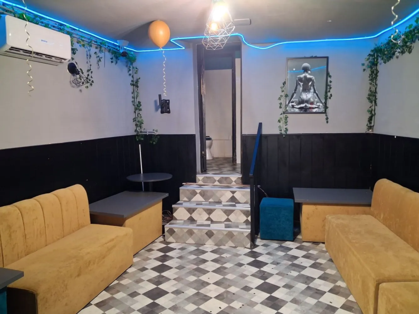 BRASADAS inchiriaza spatiu comercial stradal cu 3 intrari. - Agentia Imobiliara BRASADAS inchiriaza spatiu commercial STRADAL cu 3 intrari in zona Gara de Nord cu suprafata utila 300 mp. Www.brasadas.com. }}