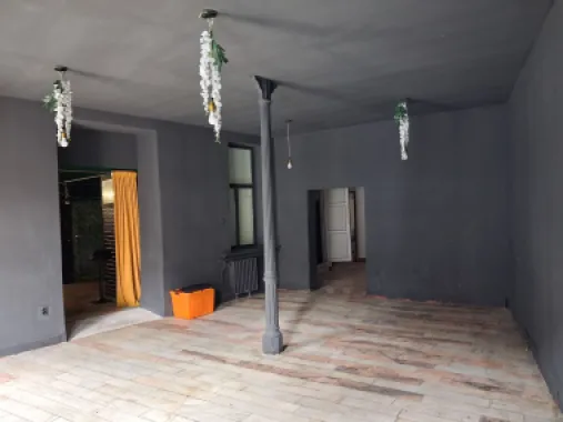 BRASADAS inchiriaza spatiu comercial stradal cu 3 intrari.