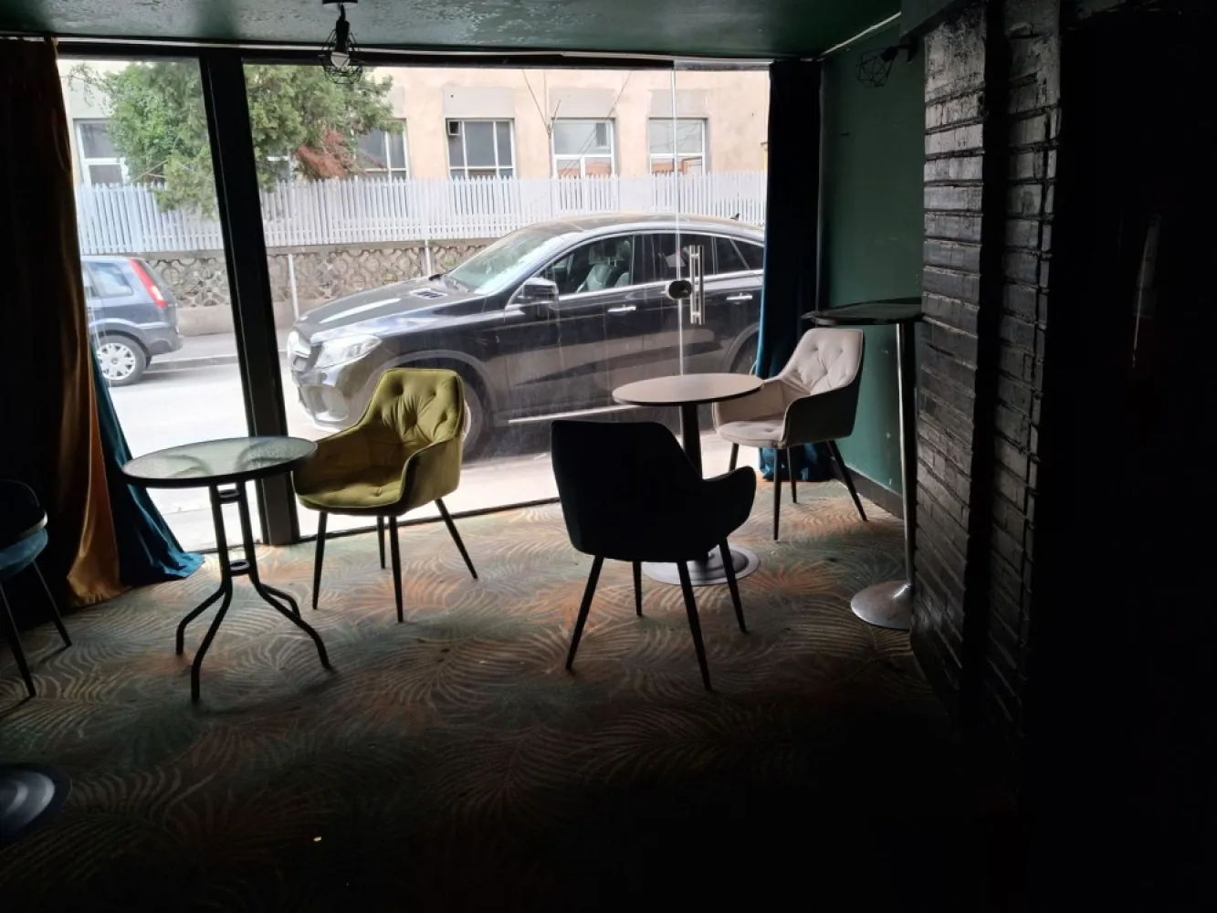 BRASADAS inchiriaza spatiu comercial stradal cu 3 intrari.