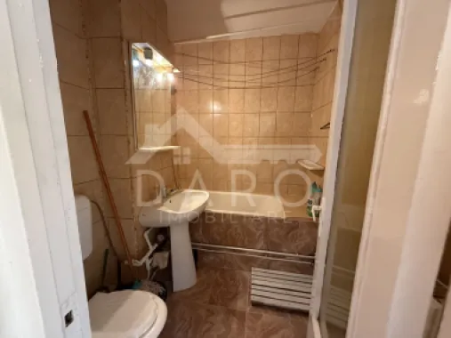 Vindem apartament cu doua camere situat in zona pietei Dacia,din Tudor