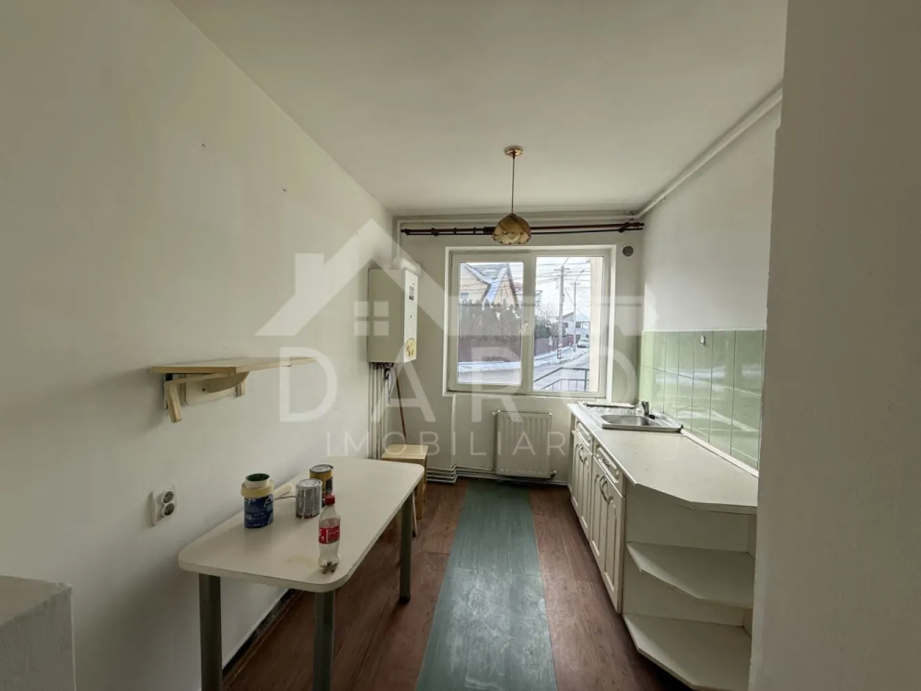 Vindem apartament cu doua camere situat in zona pietei Dacia,din Tudor