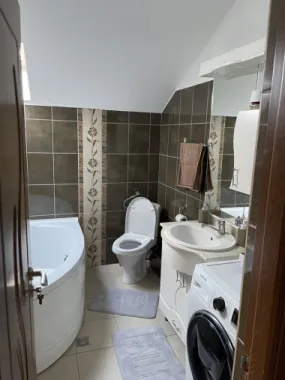 BRASADAS vinde ap 2 cam mobilat, recent renovat.