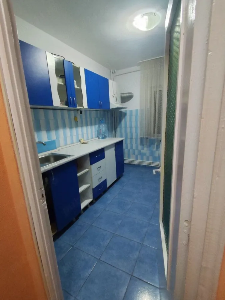 Apartament 2 camere de închiriat - Micro 18 - Se închiriază apartament cu 2 camere situat în cartierul Micro 17, la etajul 4 din 8, într-un bloc recent renovat interior, dotat cu lift nou. Zona este foarte bună, aproape de Spitalul de Urgență Sf. Apostol Andrei, oferind acces facil și confort sporit. Apartamentul are o suprafață de 65 mp, fiind curat și foarte spațios, perfect pentru termen lung. Mobilat și utilat complet pentru a-ți oferi tot confortul de care ai nevoie. Preț și condiții: Se solicită plata chiriei, garanției și comisionului agentiei la semnarea contractului. Pentru mai multe informații și programări, te rugăm să contactezi: Liliana Ene Consilier imobiliar Mag Invest Telefon: 0746.252.252 }}