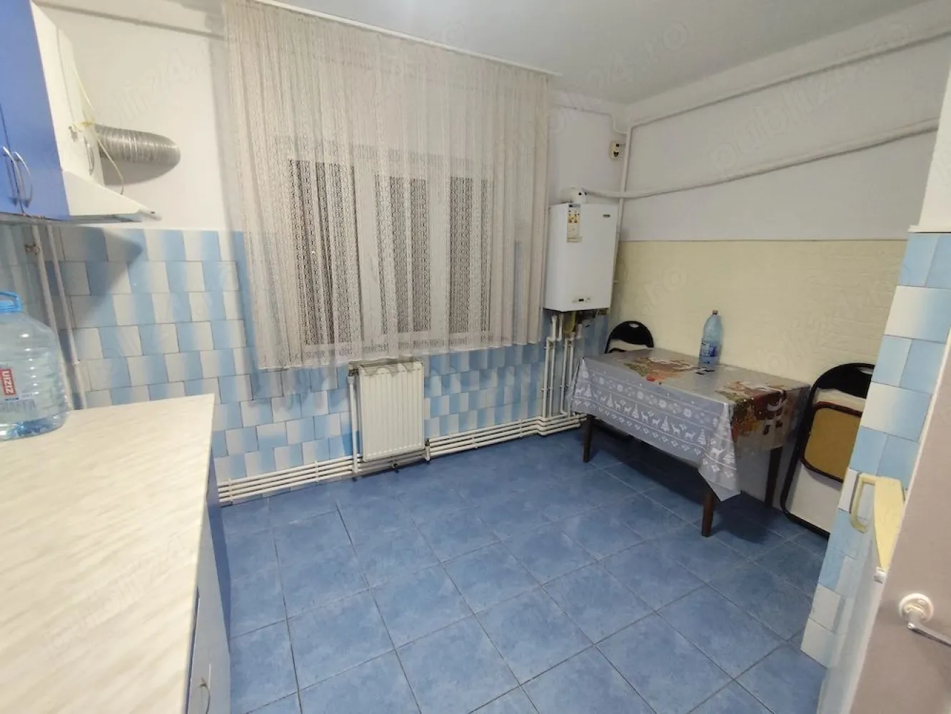 Apartament 2 camere de închiriat - Micro 18 - Se închiriază apartament cu 2 camere situat în cartierul Micro 17, la etajul 4 din 8, într-un bloc recent renovat interior, dotat cu lift nou. Zona este foarte bună, aproape de Spitalul de Urgență Sf. Apostol Andrei, oferind acces facil și confort sporit. Apartamentul are o suprafață de 65 mp, fiind curat și foarte spațios, perfect pentru termen lung. Mobilat și utilat complet pentru a-ți oferi tot confortul de care ai nevoie. Preț și condiții: Se solicită plata chiriei, garanției și comisionului agentiei la semnarea contractului. Pentru mai multe informații și programări, te rugăm să contactezi: Liliana Ene Consilier imobiliar Mag Invest Telefon: 0746.252.252 }}