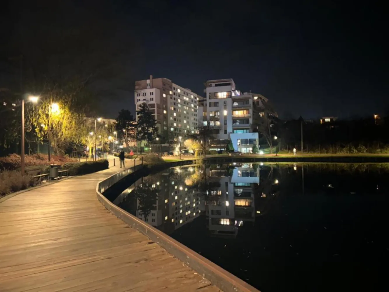 Vand apartament 3 camere Intre Lacuri