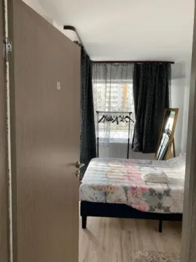 Vand apartament 3 camere Intre Lacuri