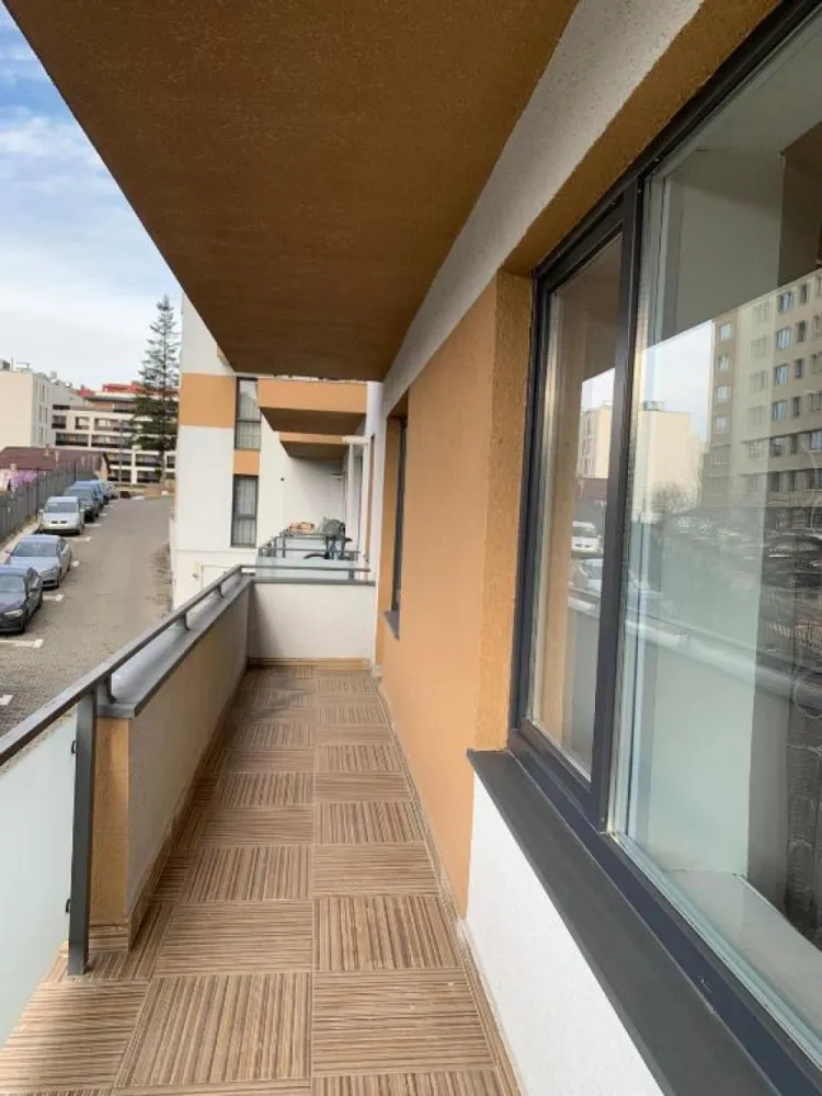 Vand apartament 3 camere Intre Lacuri