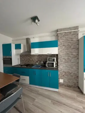 Vand apartament 3 camere Intre Lacuri