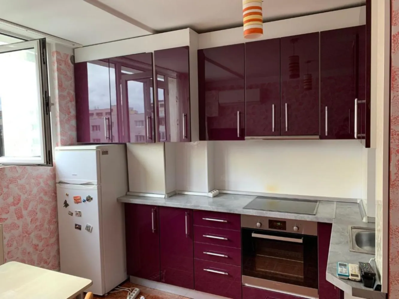 Vand apartament 2 camere Mănăștur - 🏡 Apartament 1 cameră + spațiu suplimentar | Mănăștur – str. Grigore Alexandrescu | ideal investiție | 105.000 €Oportunitate excelentă pentru investiție sau locuință personală, situată în cartierul Mănăștur, una dintre cele mai bine conectate zone din Cluj-Napoca.📐 Suprafață utilă: 33 mp &nbsp;🏢 Localizare: str. Grigore Alexandrescu nr. 17 &nbsp;💶 Preț: 105.000 € &nbsp;,nenegociabilApartamentul a fost inițial garsonieră, fiind ulterior optimizat prin compartimentare, rezultând un spațiu suplimentar (ideal pentru birou, dressing sau zonă de dormit), amenajat în locul fostei debarale/cămări.✨ Avantaje:– compartimentare mai practică față de o garsonieră clasică &nbsp;– zonă foarte bine conectată la transport public &nbsp;– acces rapid către centru și principalele puncte de interes &nbsp;– în apropiere de magazine, supermarketuri, farmacii și alte facilități &nbsp;– cartier cu cerere mare pentru închiriere &nbsp;💼 Ideal pentru:– investiție (închiriere pe termen lung sau Airbnb) &nbsp;– locuință personală &nbsp;📍 Locația oferă acces facil către:– stații de autobuz și tramvai &nbsp;– centre comerciale și zone verzi &nbsp;📞 Pentru mai multe informații sau programarea unei vizionări, nu ezitați să mă contactați. }}